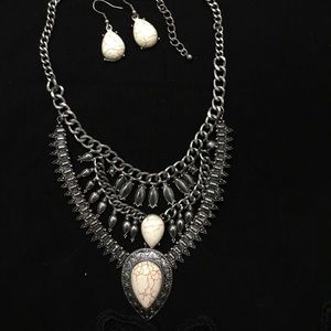 ‼️BOOT BARN COWGIRL NECKALACE‼️